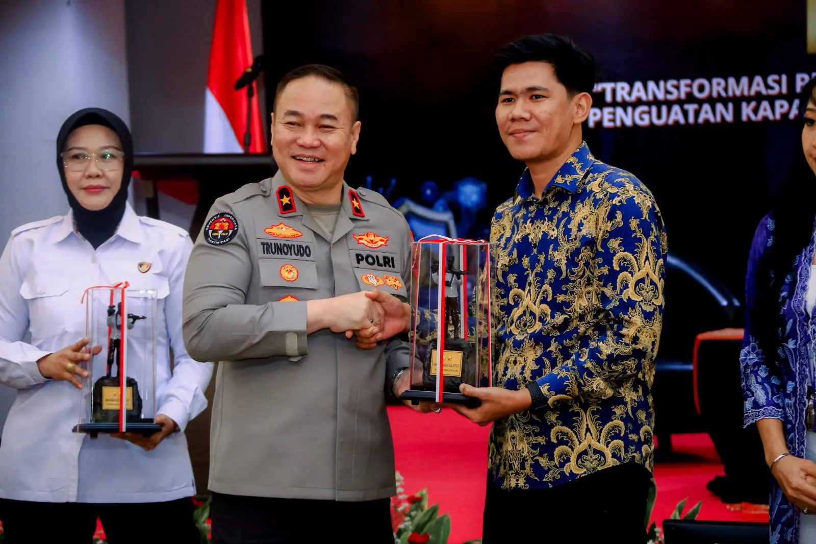 inp-held-internal-strengthening-dialogue-in-facing-the-threat-of-love-scamming-crime