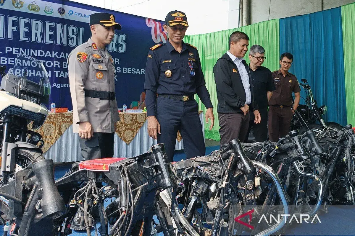illegally-imported-five-motorcycles-and-20-used-harley-davidson-frames-are-withheld-by-authorities-for-further-investigation