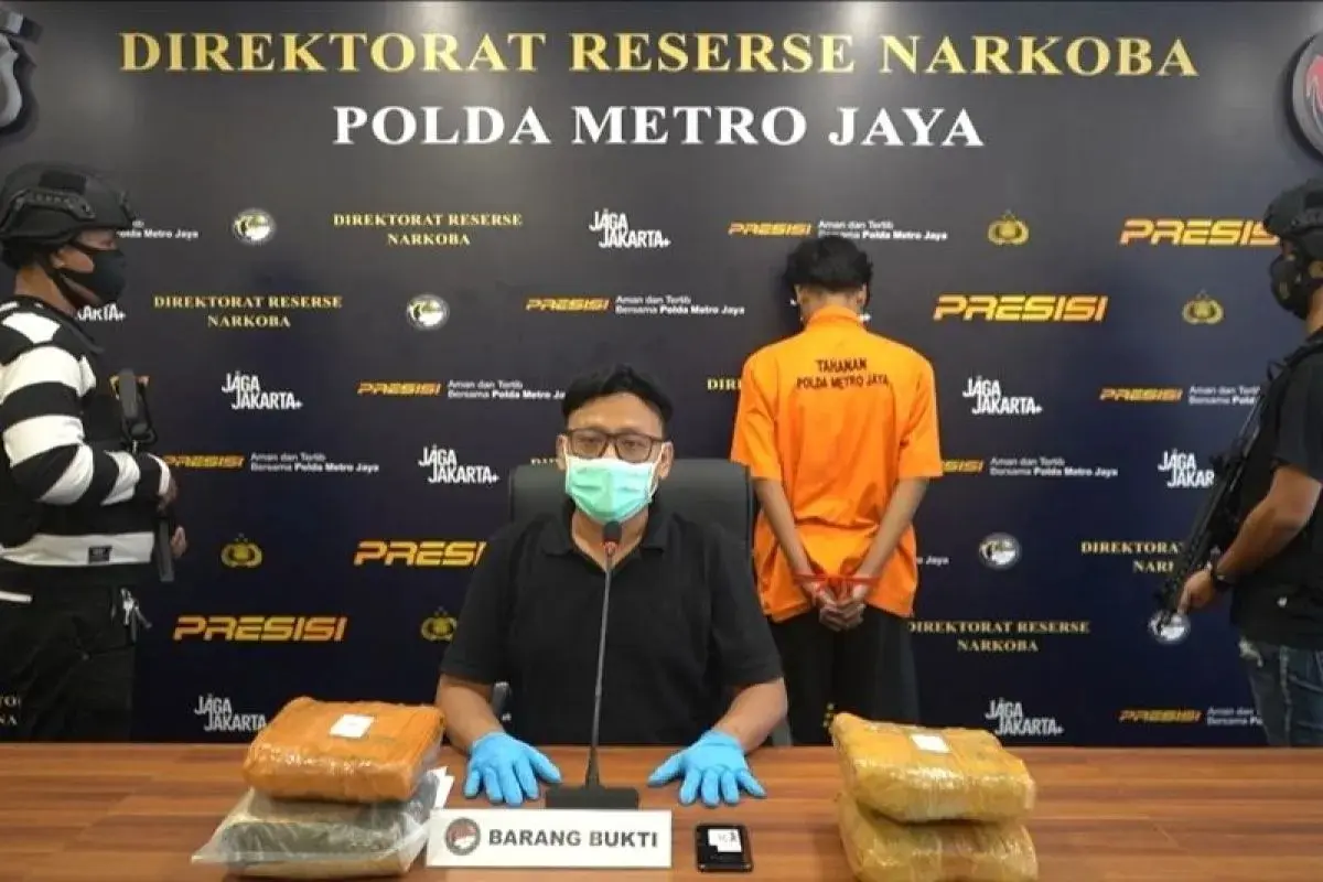 police-thwarts-the-drug-smuggling-of-four-kilograms-of-weed-in-west-jakarta