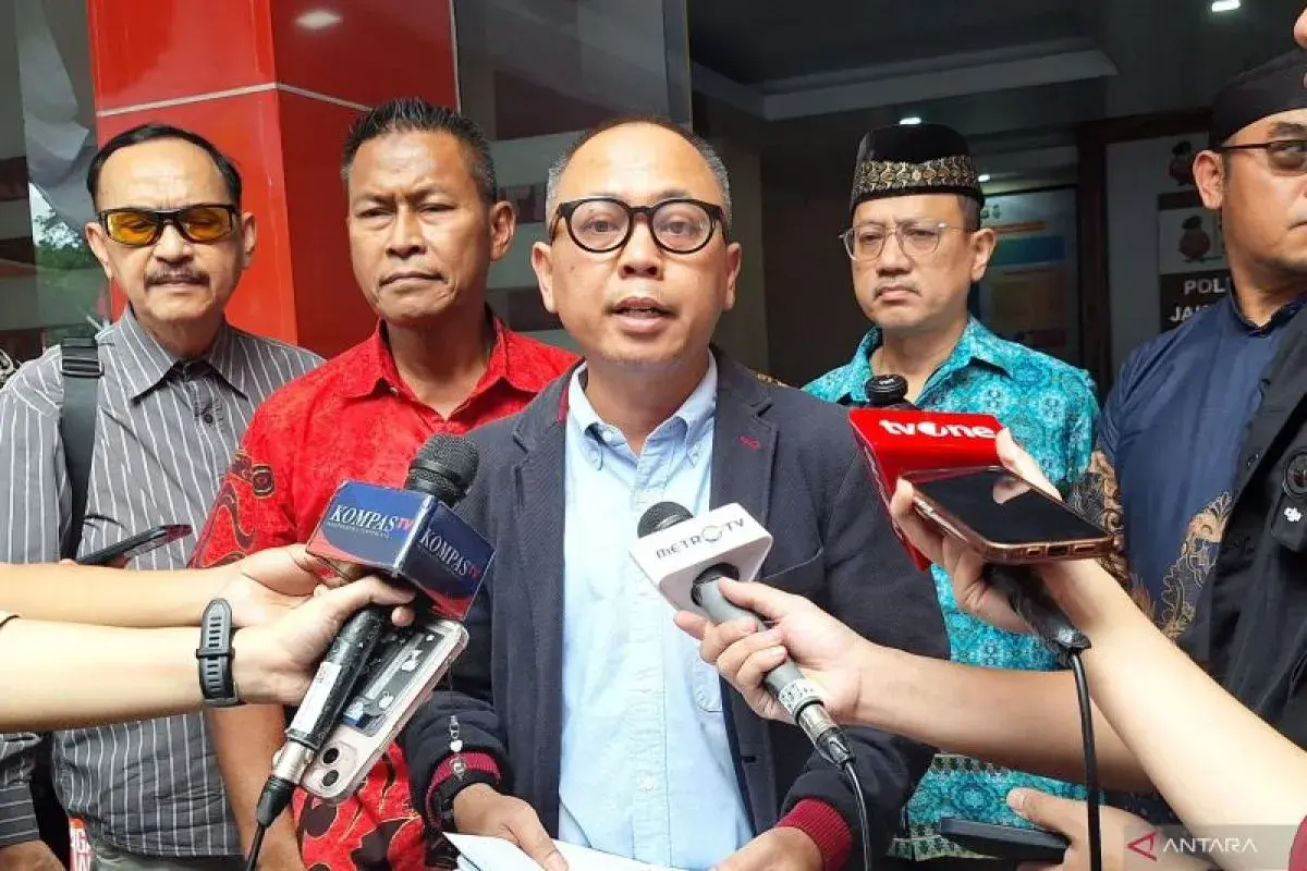 hundreds-of-firearms-to-drugs-and-adult-videos-were-found-in-a-private-school-in-south-jakarta