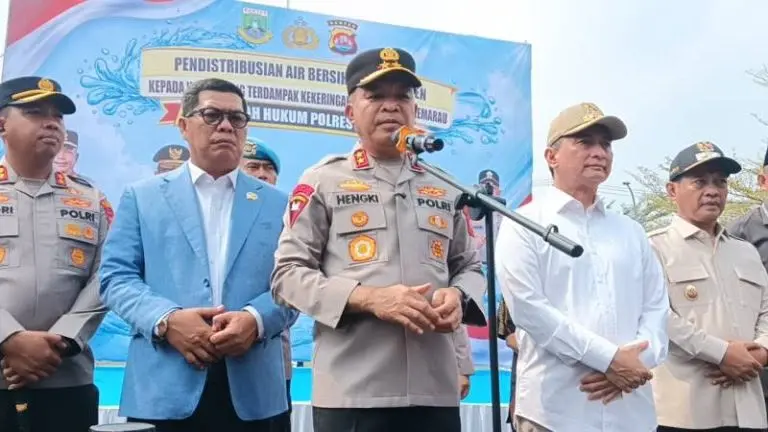 banten-police-repurpose-water-cannons-to-supply-clean-water