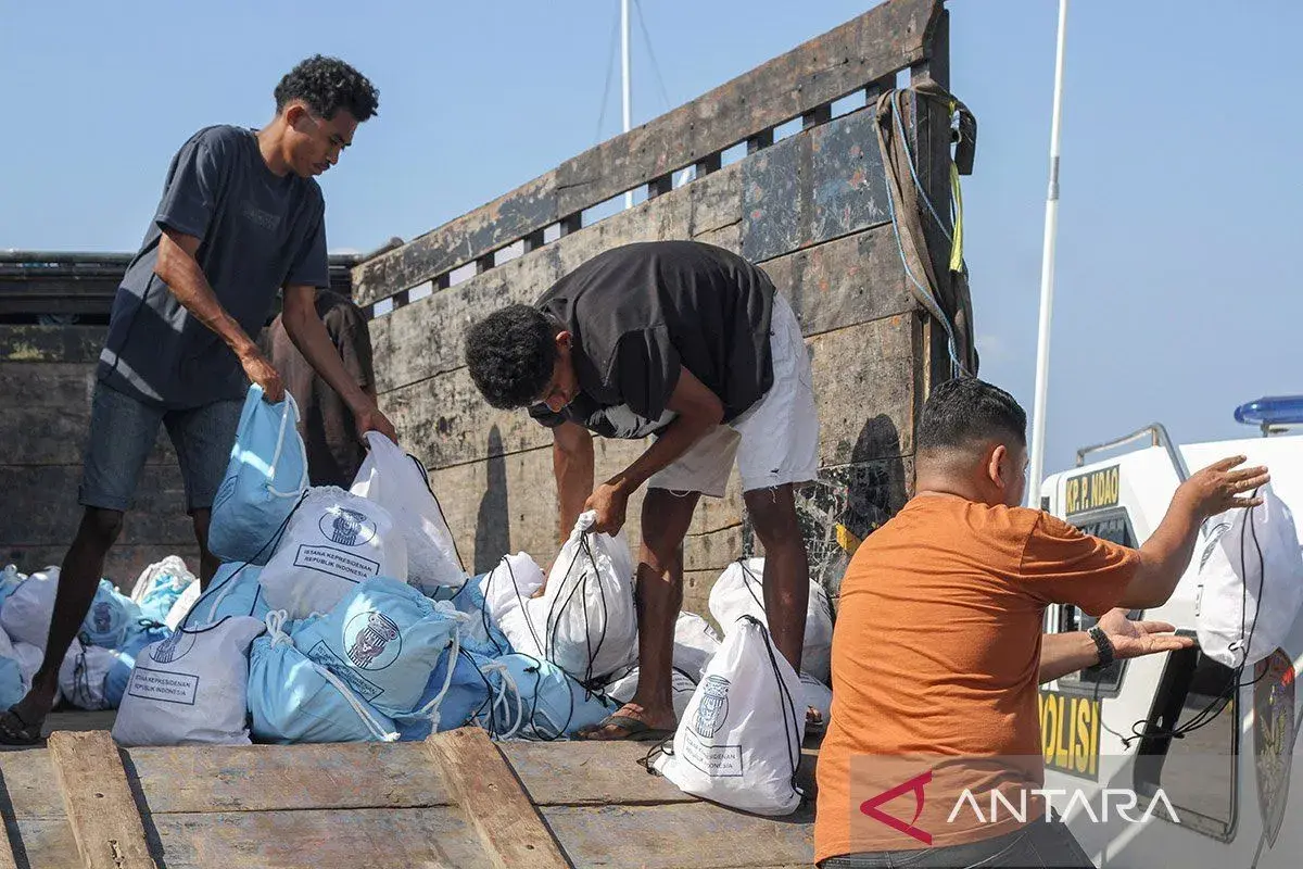 bnpb-use-sea-routes-in-expediting-emergency-aid-to-earthquake-victims-in-ntt