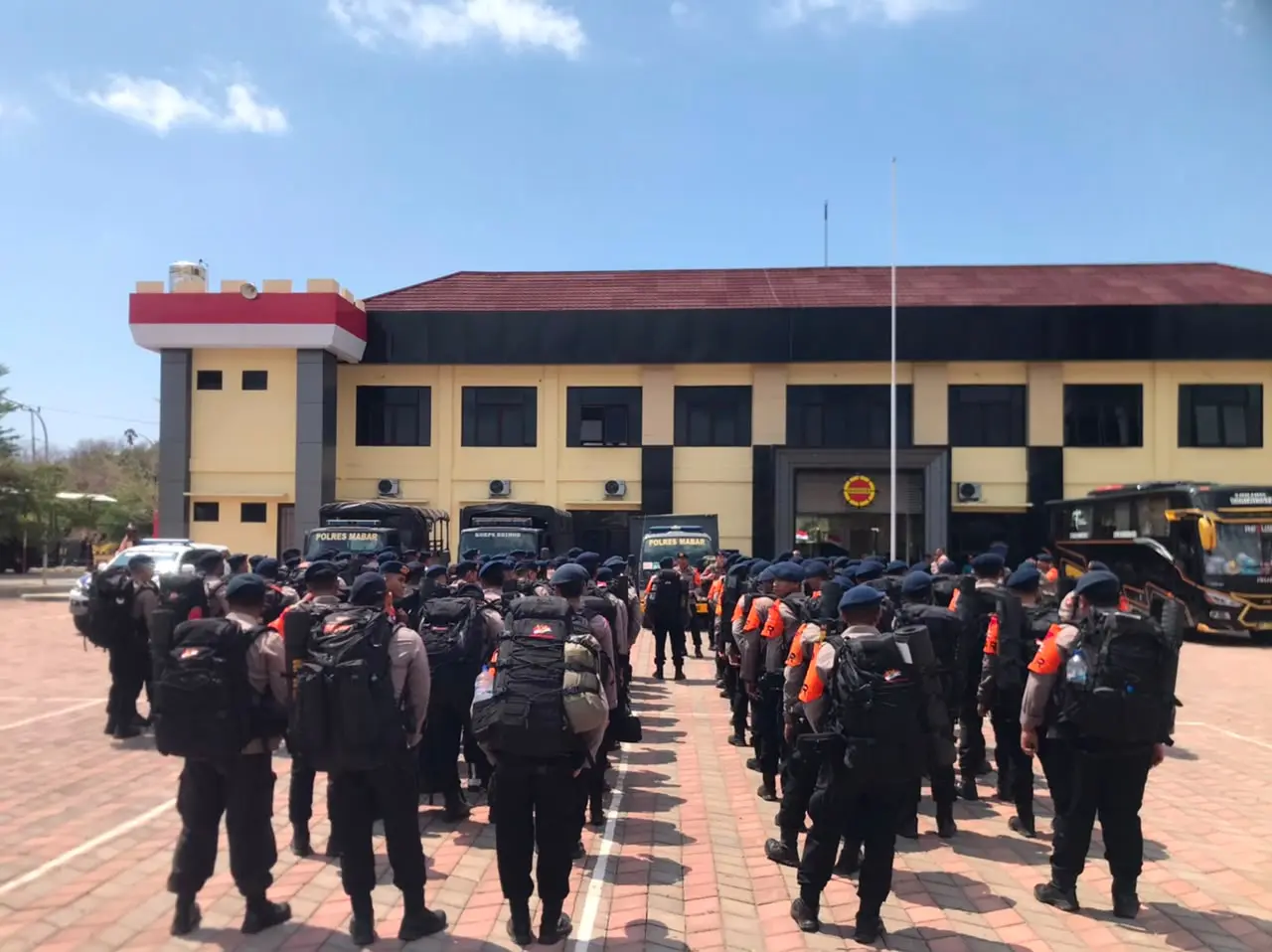 brimob-troops-arrive-in-east-nusa-tenggara-to-reinforce-earthquake-rescue-operations