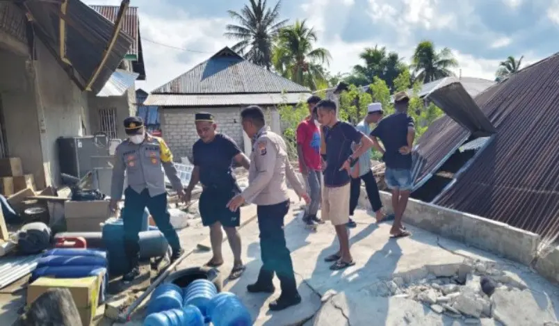 east-nusa-tenggara-police-chief-orders-all-personnel-to-assist-earthquake-victims