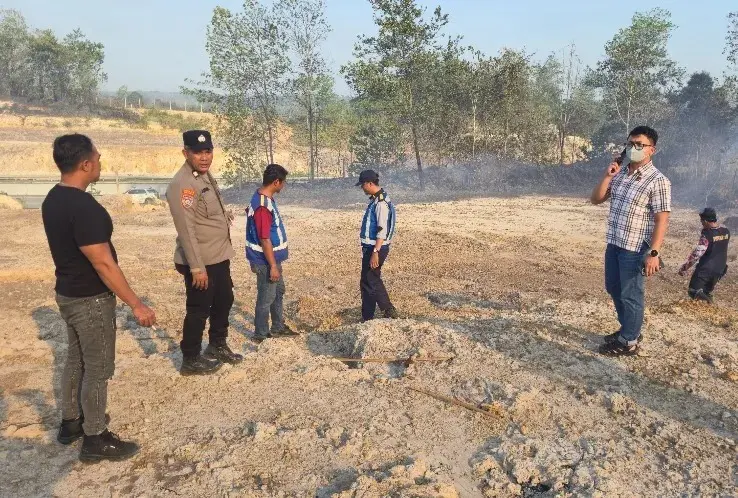 police-and-joint-authorities-extinguished-wildfires-at-kilometer-54-in-samarinda