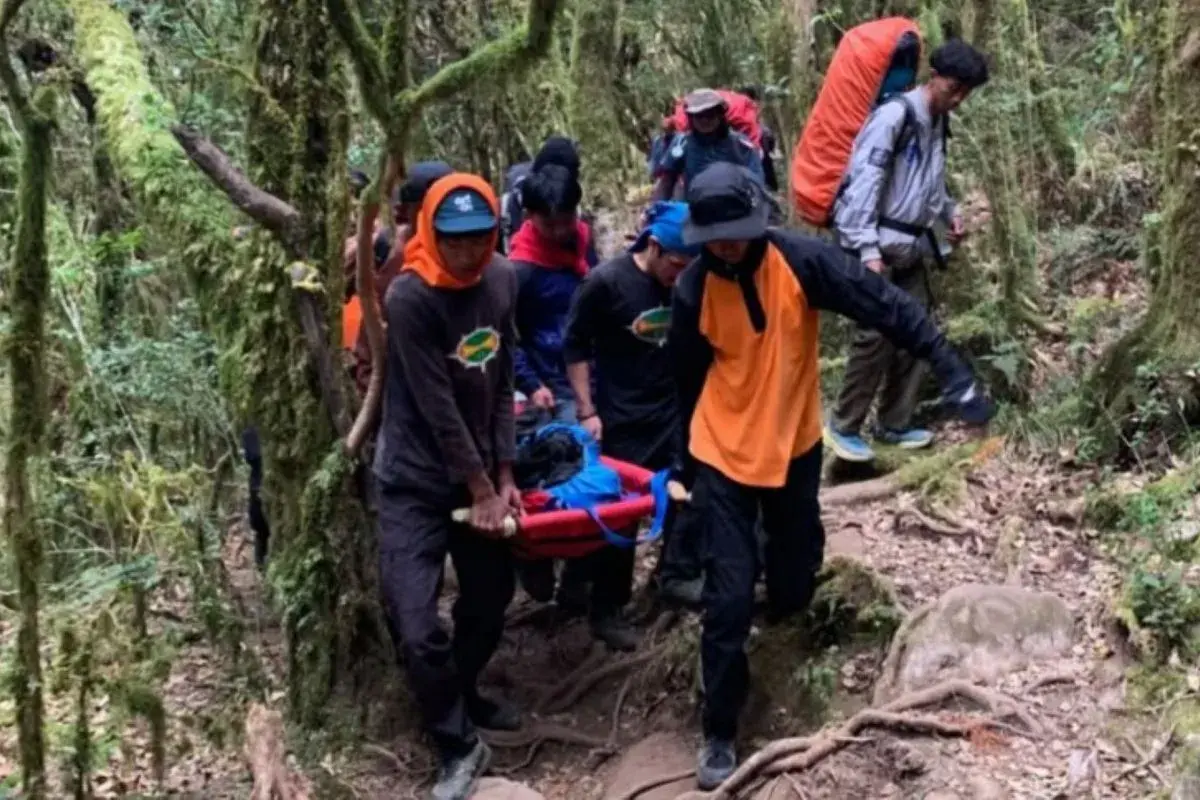 31-climbers-evacuated-after-attending-flag-raising-ceremony-in-mount-bawakaraeng-gowa
