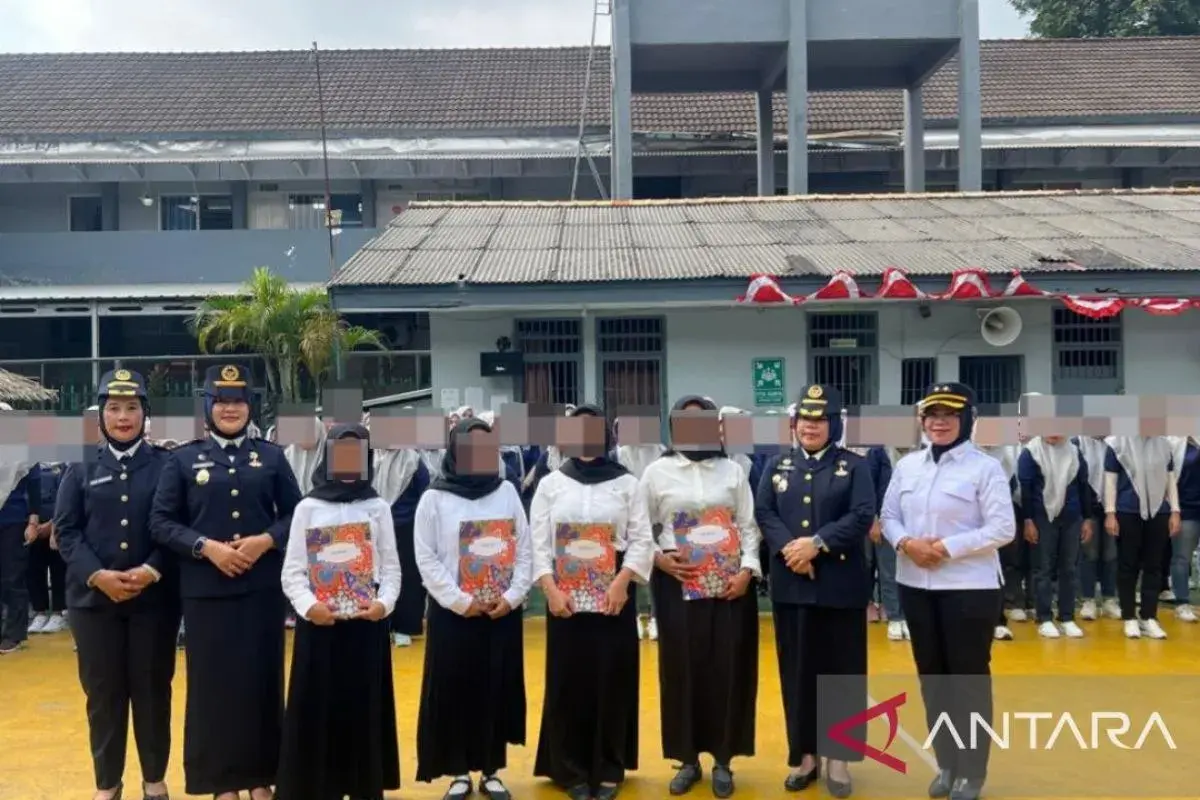 374-inmates-at-palembang-womens-penitentiary-received-general-remissions