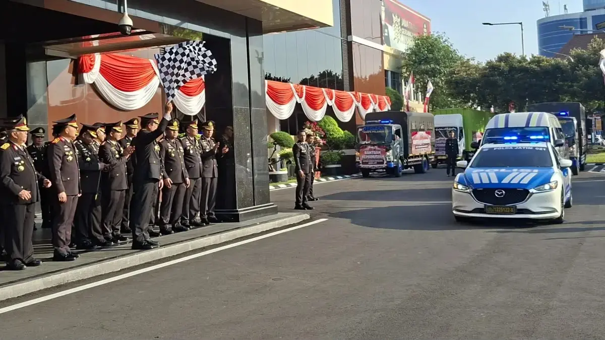 east-java-police-dispatch-officers-field-kitchens-and-water-treatment-units-to-east-nusa-tenggara