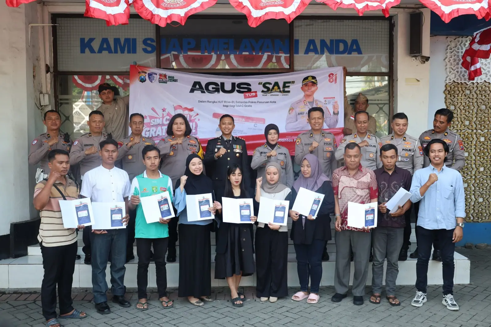pasuruan-city-police-offer-free-drivers-licenses-for-citizens-named-agus