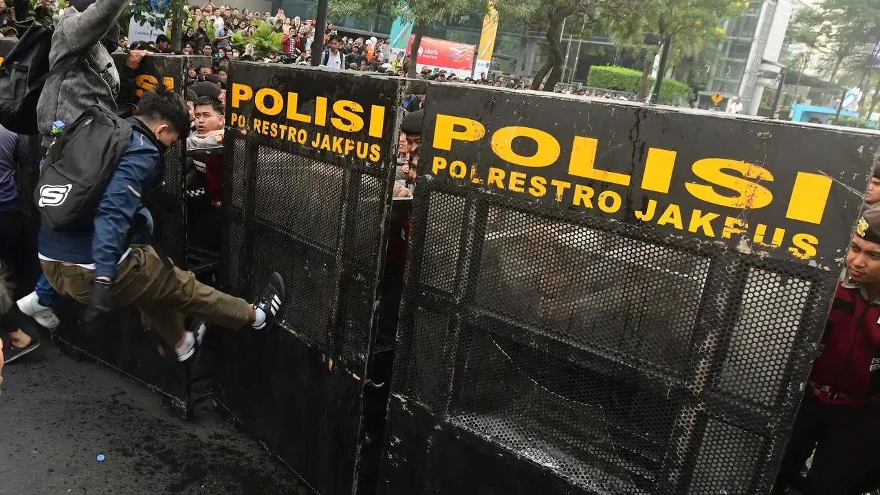 metro-jaya-police-deploying-9242-joint-officers-to-secure-31-demonstrations-across-city