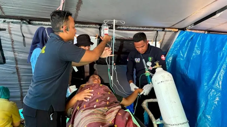 inp-medical-team-assists-emergency-childbirth-at-ntt-earthquake-shelter