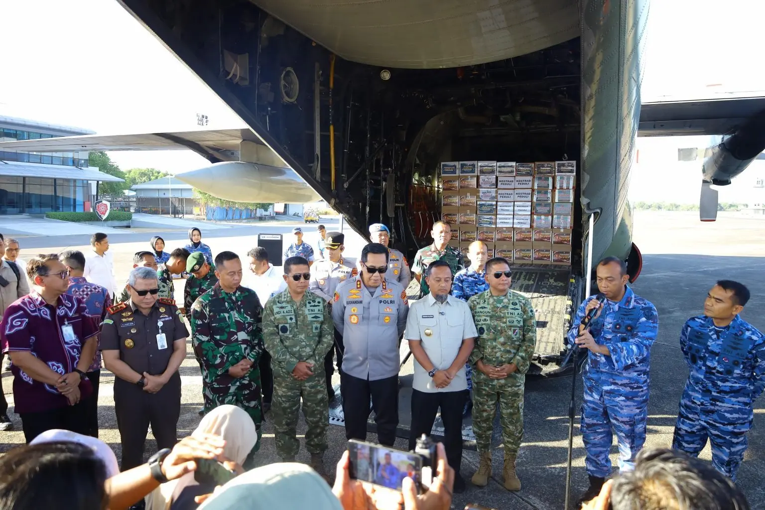 south-sulawesi-gathers-25-tons-of-aid-to-the-victims-of-ntt-earthquake