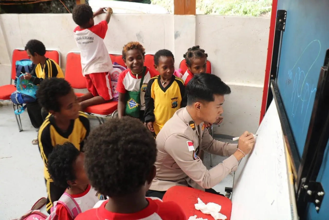 damai-cartenz-task-force-and-tembagapura-police-host-free-educational-program-for-children