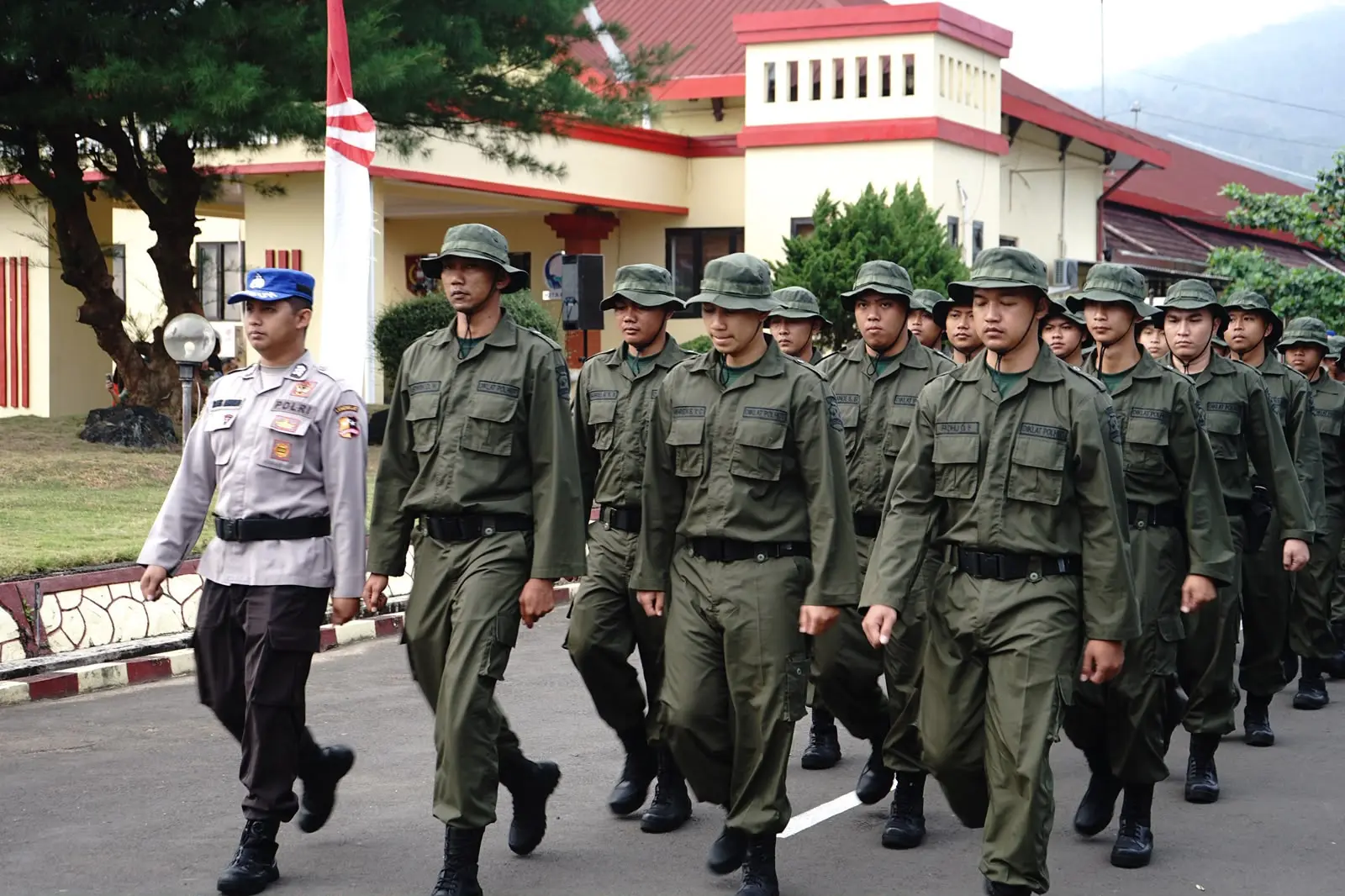 583-forest-police-recruits-begin-specialized-training-at-police-academy-in-semarang