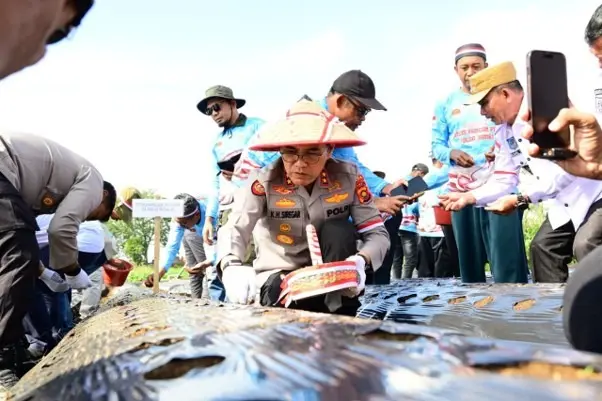 jambi-police-launch-garlic-planting-initiative-in-kayu-aro-to-drive-food-security