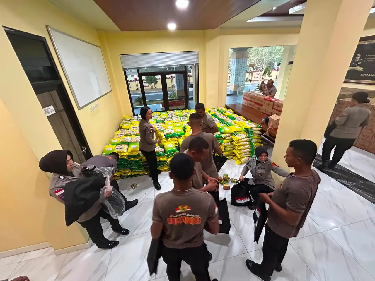 inp-prepare-3500-food-packages-for-east-nusa-tenggara-earthquake-victims