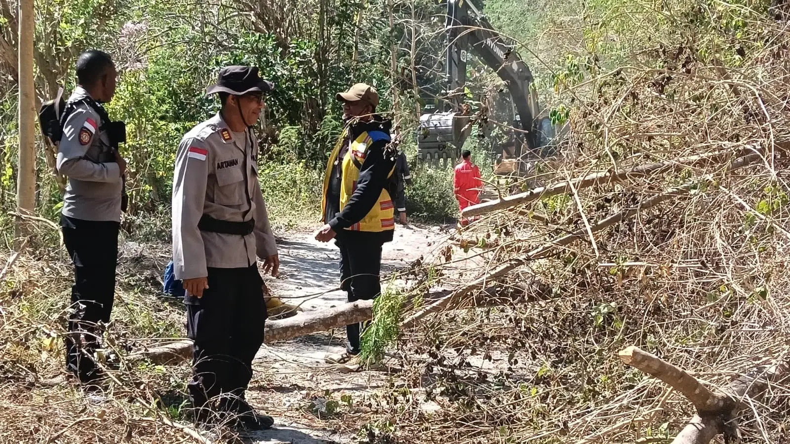 sikka-police-clear-landslide-material-to-reopen-road-in-palue