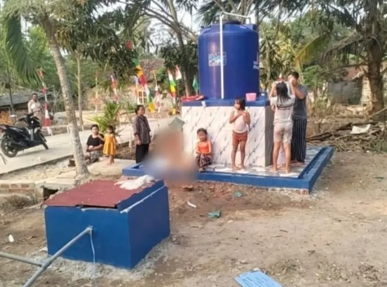mesuji-police-install-borewell-to-resolve-decades-long-water-crisis-in-lampung