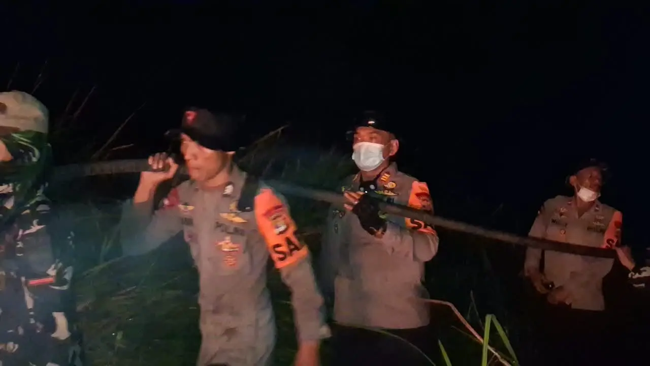 working-together-joint-personnel-successfully-extinguished-wildfire-in-way-kambas