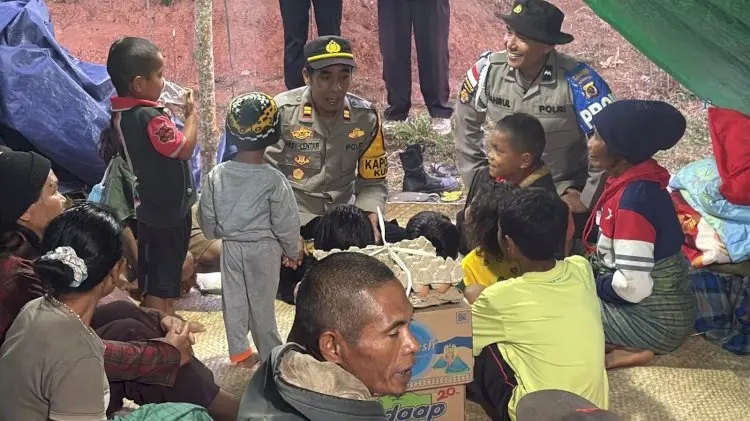 kuwus-police-deliver-emergency-relief-to-earthquake-survivors-in-ntalung