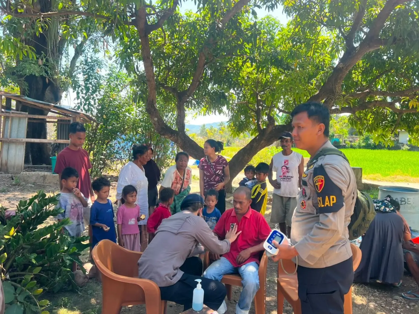 police-health-team-provides-medical-services-directly-to-the-refugees-at-reo