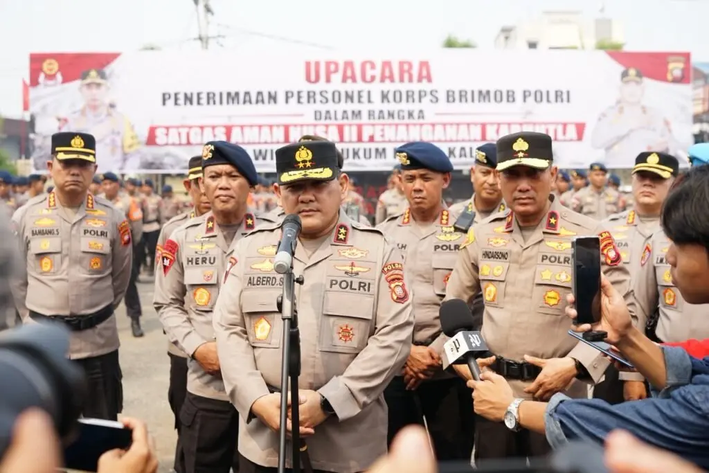 west-kalimantan-police-deploy-300-brimob-officers-for-land-and-forest-firefighting-efforts