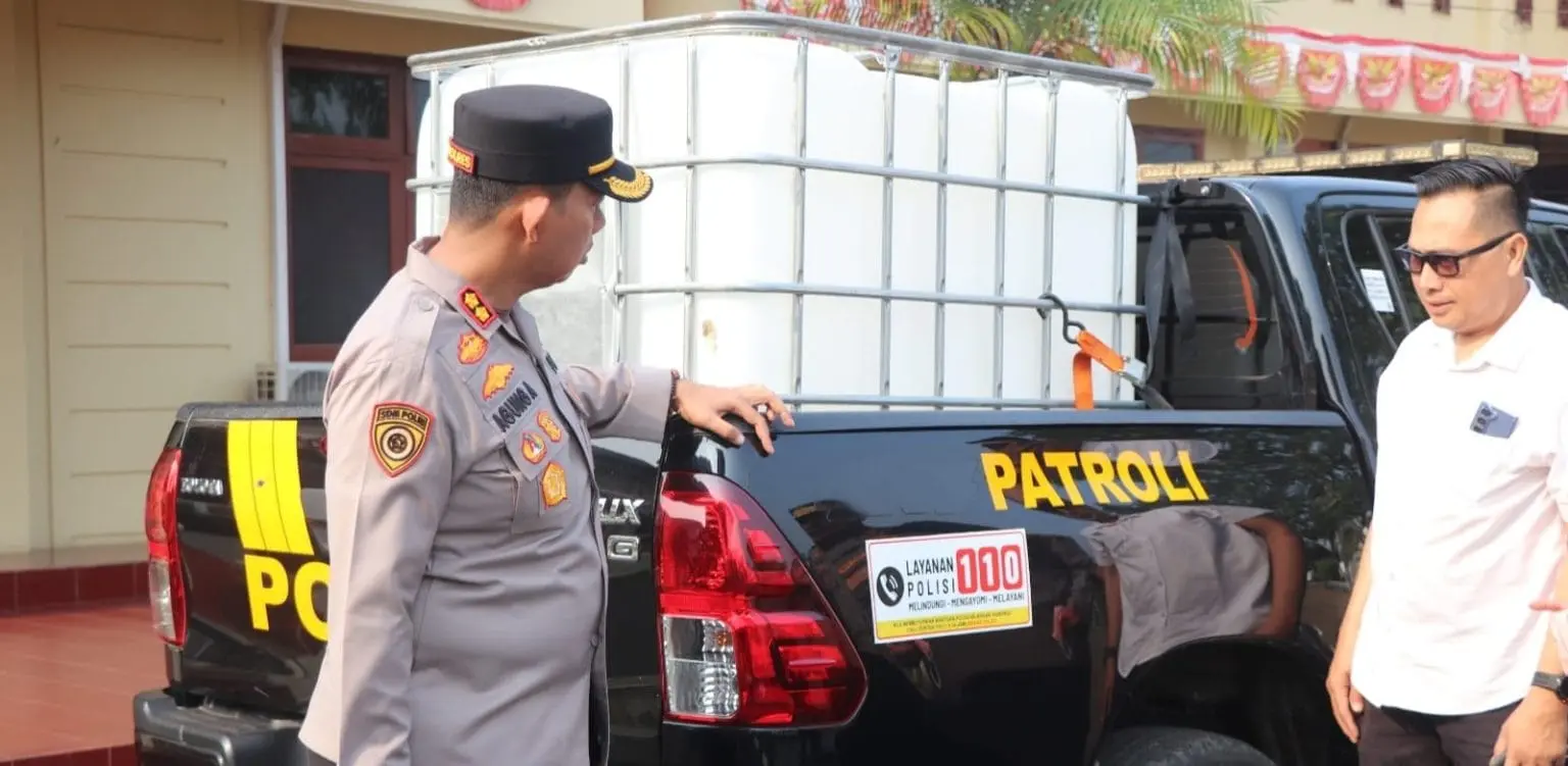 anticipating-wildfire-police-transformed-patrol-cars-into-a-fleet-of-firefighting-vehicles