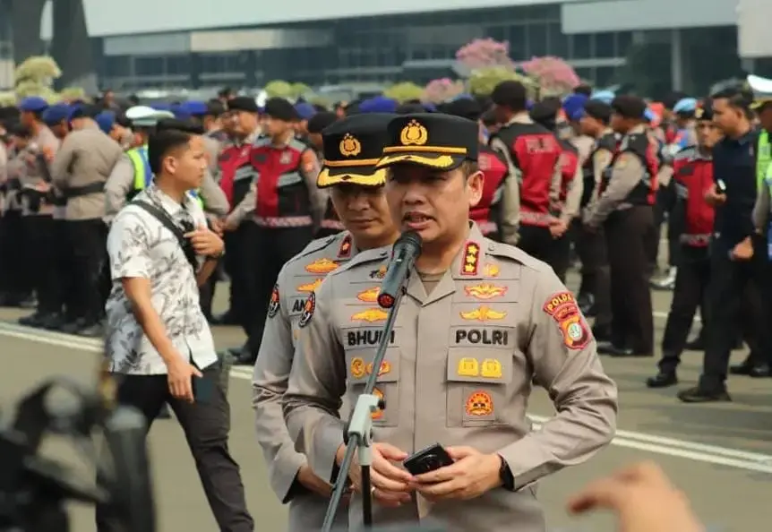 police-ready-to-monitor-the-pati-demonstration-in-jakarta