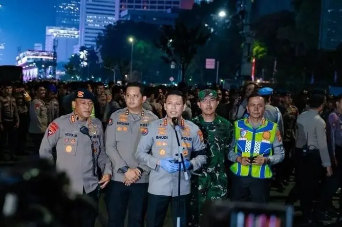 the-vandalism-of-public-facilities-are-done-by-another-violent-group-police