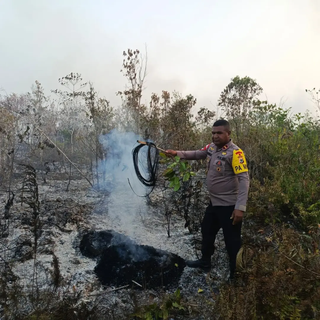 brimob-deploys-water-cannons-on-sixth-day-of-biak-forest-fire-response