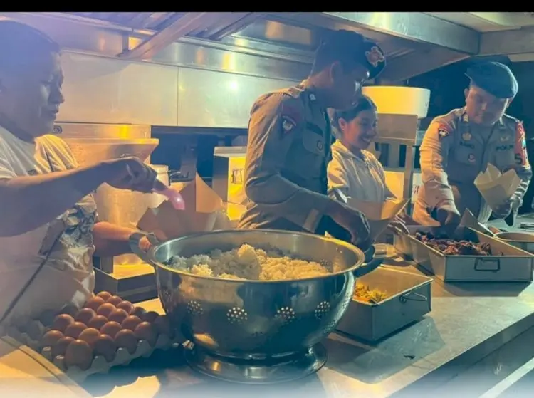 police-field-kitchen-providing-farm-for-refugees-in-ntt