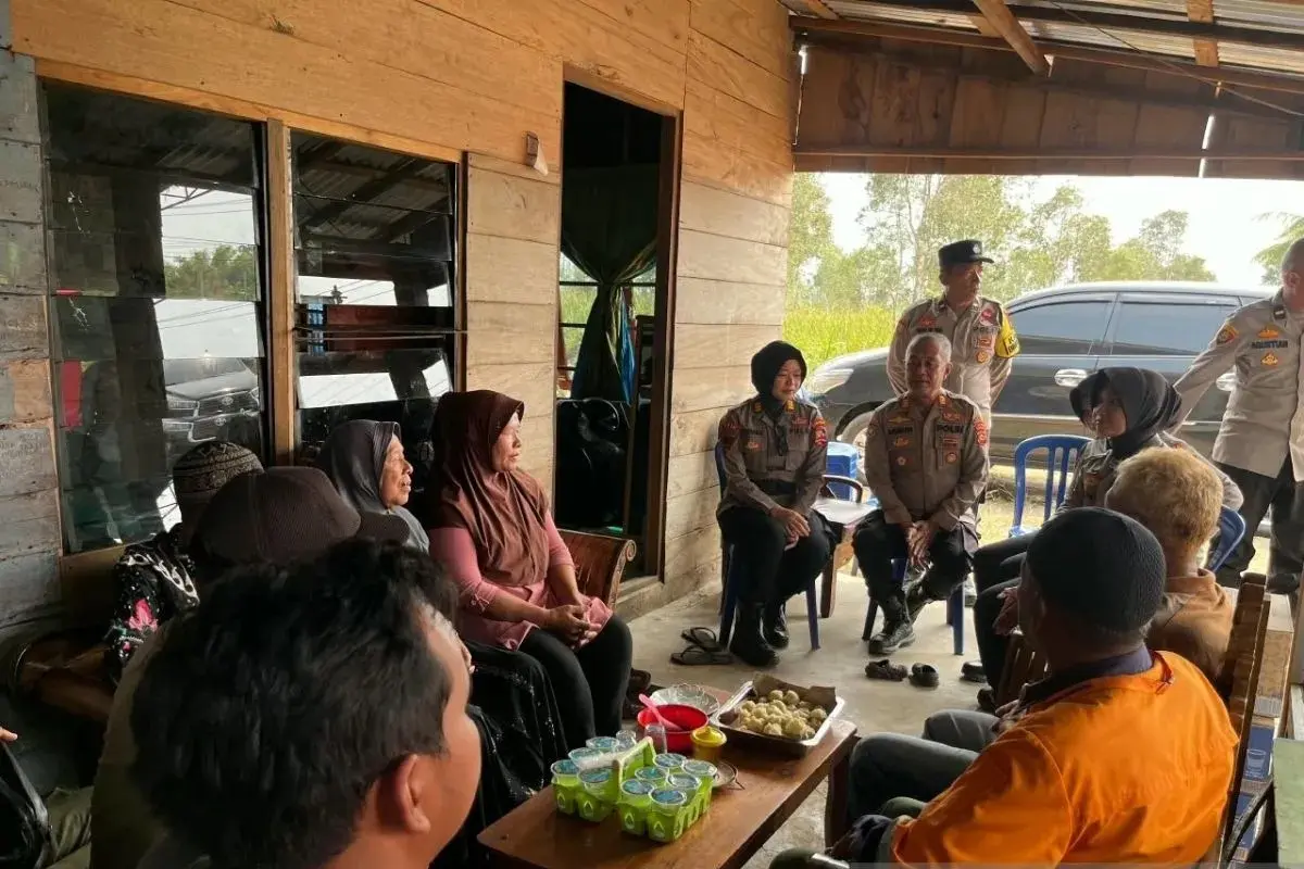 south-sumatra-police-educate-over-2400-residents-on-forest-fire-prevention