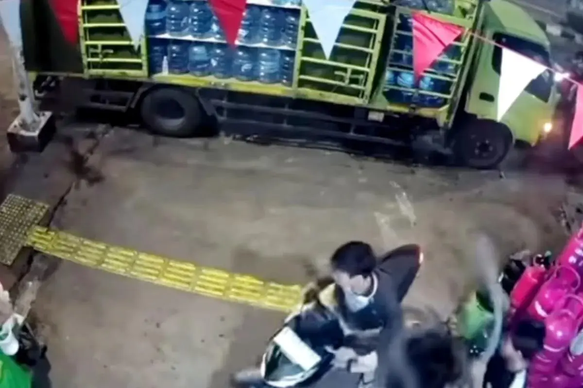 police-to-hunt-down-the-motorcycle-armed-robbery-in-south-jakarta