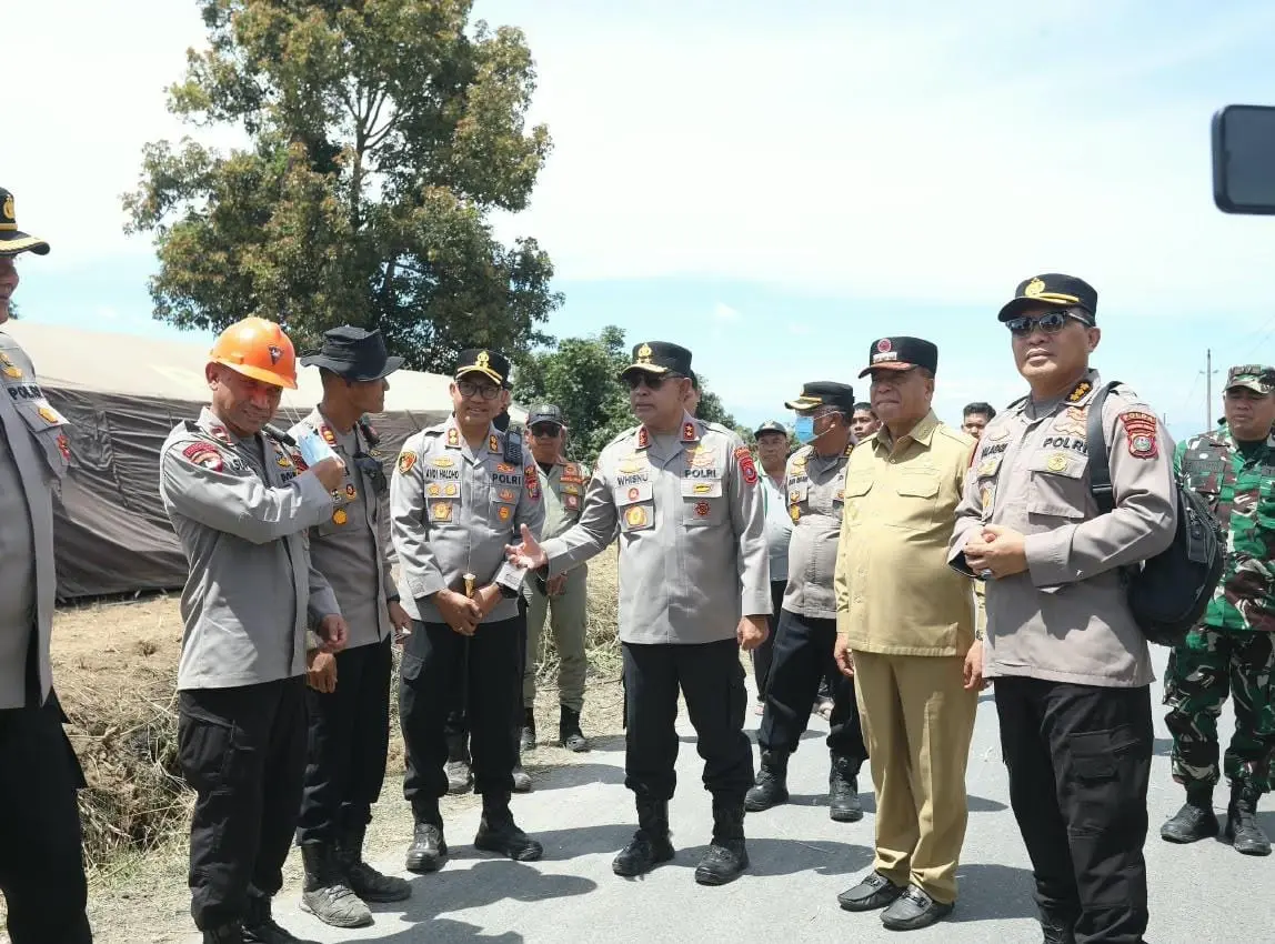 police-medical-team-deployed-to-support-public-affected-by-mount-sinabung-volcanic-activity
