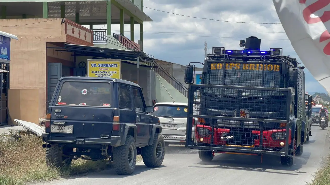 brimob-deploys-water-cannon-to-clear-volcanic-ash-in-karo