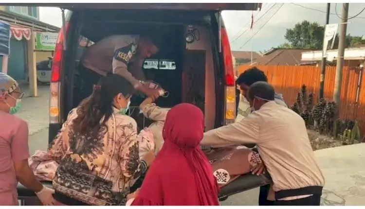 manggarai-police-evacuate-pregnant-women-oxygen-patient-post-earthquake