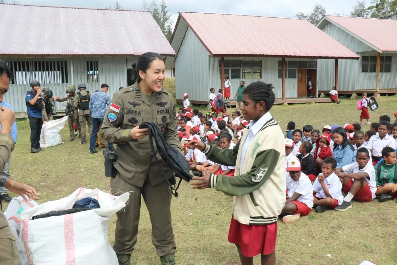 damai-cartenz-task-force-provides-psychological-support-in-puncak-regency