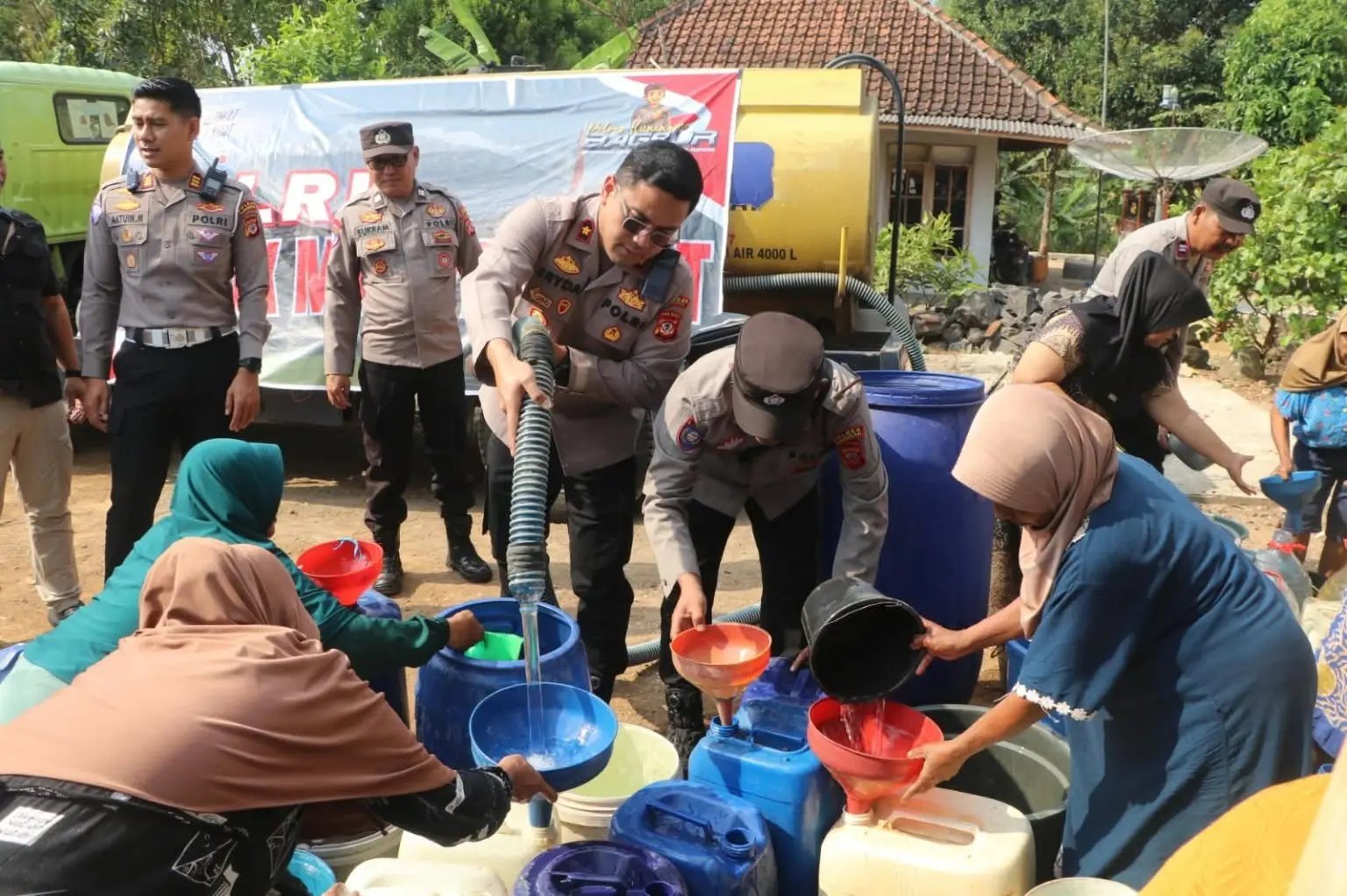 kuningan-police-deliver-clean-water-and-free-medical-care-to-drought-hit-village
