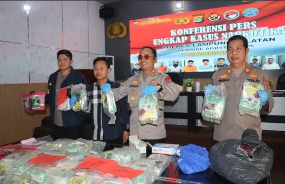 a-total-of-428-kilogram-of-meth-seized-by-police-in-lampung-from-eight-cases