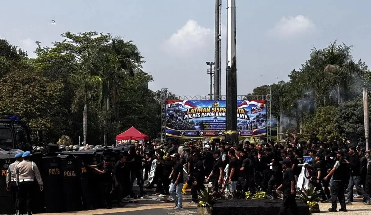 preparing-for-escalating-protest-situation-police-held-city-security-system-simulation-in-bandung