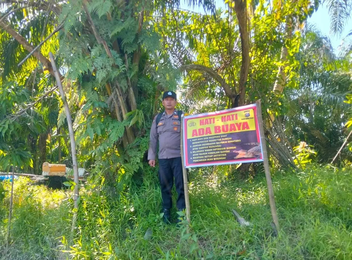rokan-hilir-police-install-crocodile-warning-signs-along-manasib-river