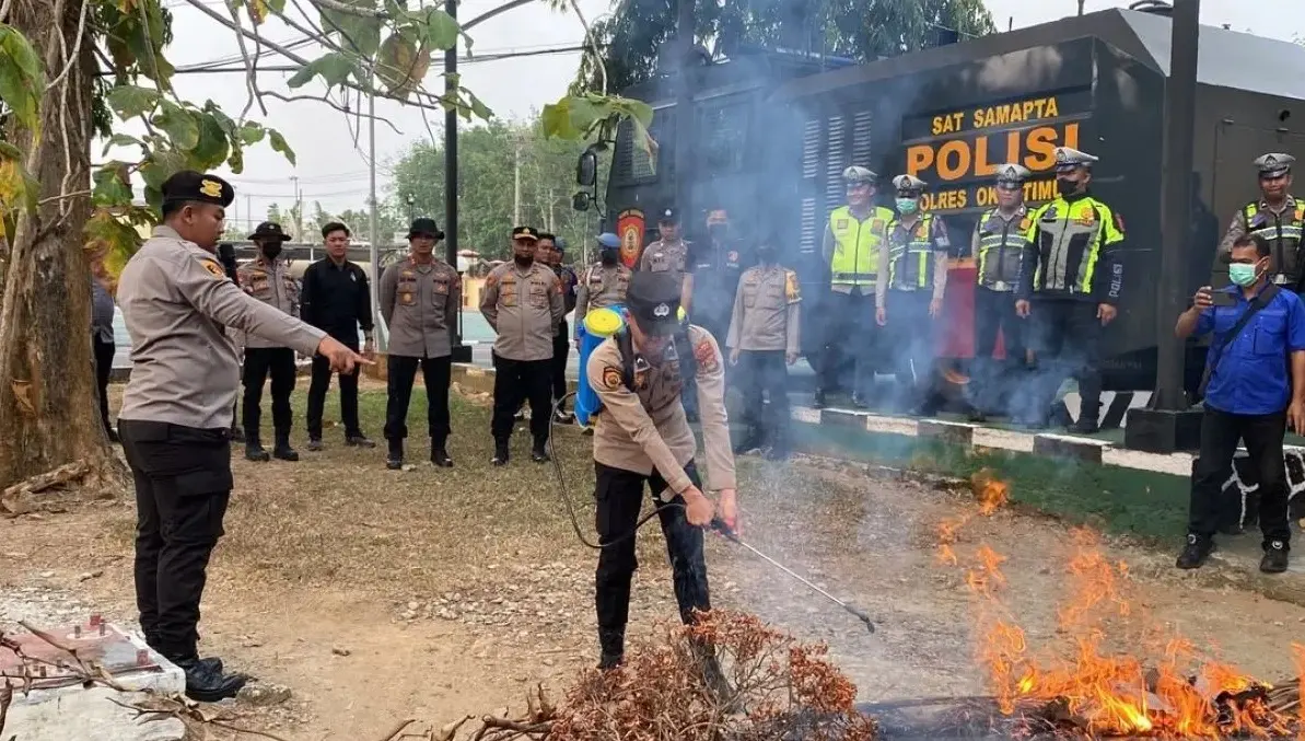 oku-timur-police-train-officers-to-extinguish-peatland-fires-with-x-fire