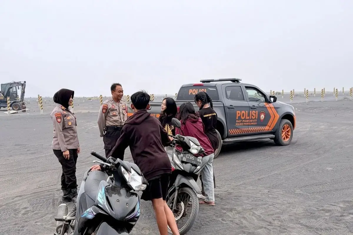 probolinggo-police-intensify-patrols-as-mount-bromo-tourism-temporarily-closes