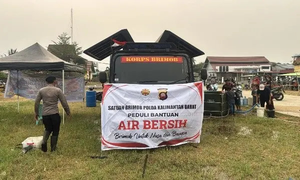 west-kalimantan-brimob-deploys-water-treatment-unit-for-ketapang-drought-victims