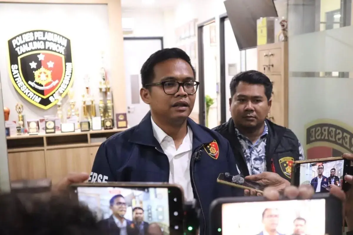 specializing-in-electronic-control-units-theft-a-thief-arrested-in-tanjung-priok-port