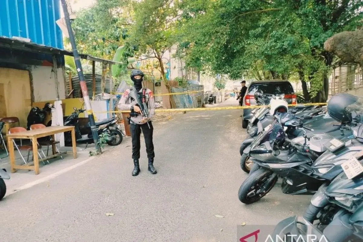 two-grenades-found-by-public-police-dispatched-to-secure-the-objects