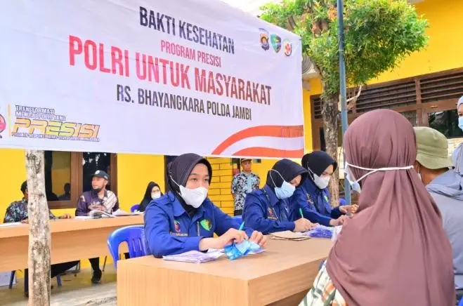 Jambi Regional Police Provide Free Healthcare Services in Kasang Pudak Village