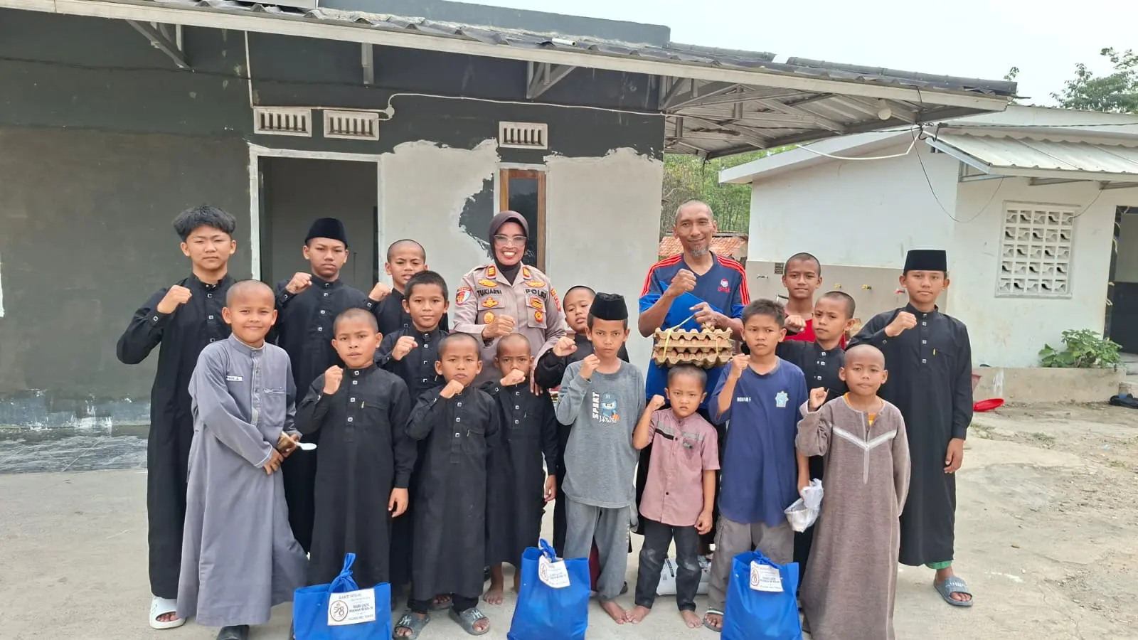 south-kalimantan-police-support-east-ogan-komering-ulu-orphans-with-basic-aid