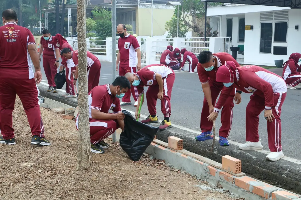 South Sumatra Police Launch Environmental Cleanup Drive in Palembang