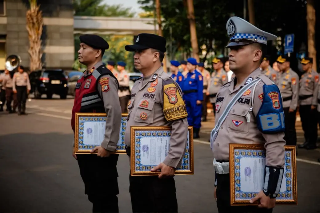metro-jaya-police-honors-three-officers-for-community-humanitarian-actions